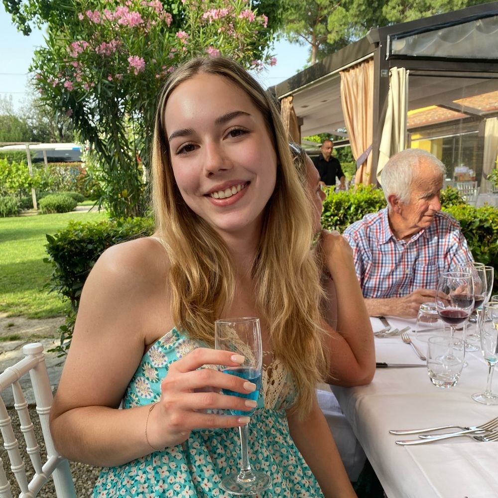 Meet your Posher, Nicola